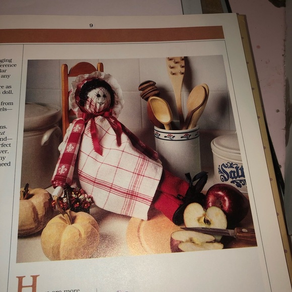 Better Homes And Gardens Country Bazaar Crafts- Christmas Is Coming preloved - Picture 4 of 7